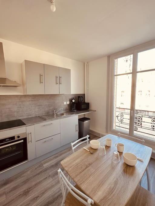 De La Belle Vue Apartment *